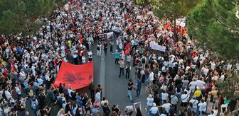 Tiran'da 'Arnavutluk satılık değildir' sloganıyla protesto düzenlendi