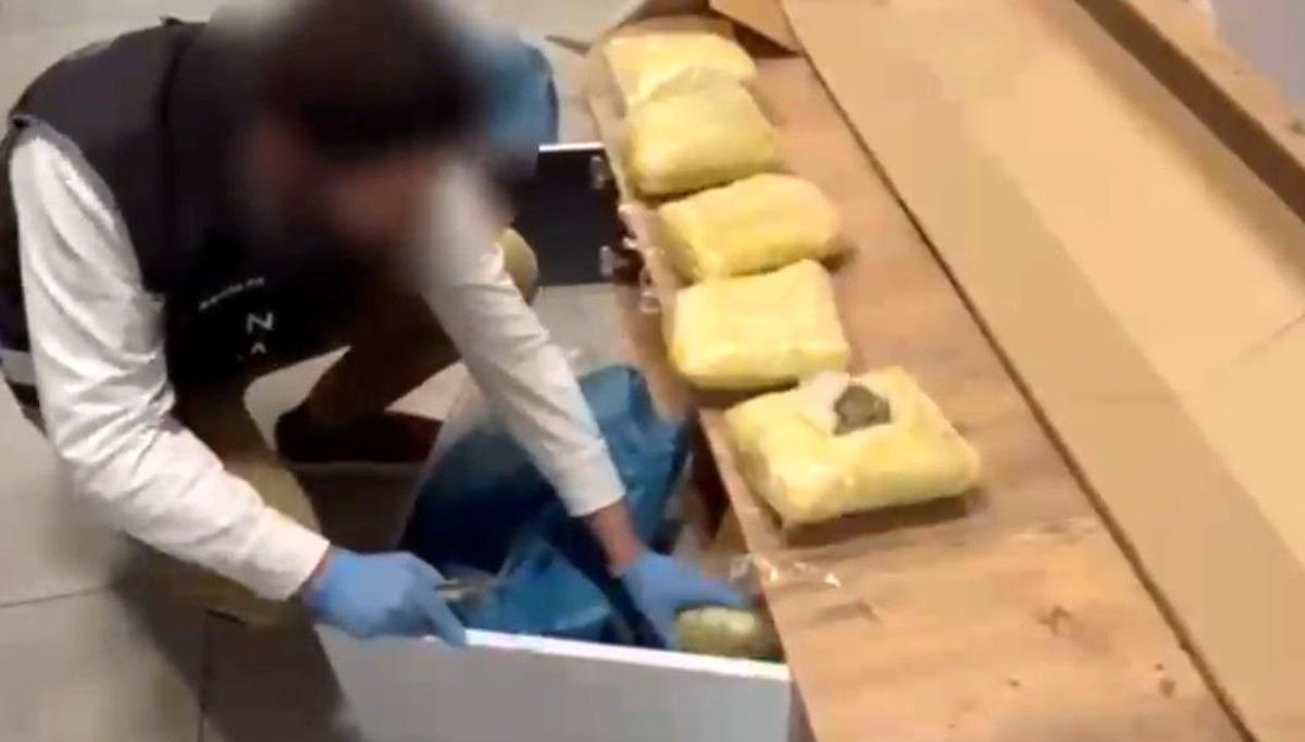 TV ünitesinde uyuşturucu gizleyip, kargoyla uyuşturucu sevkiyatına polis engeli