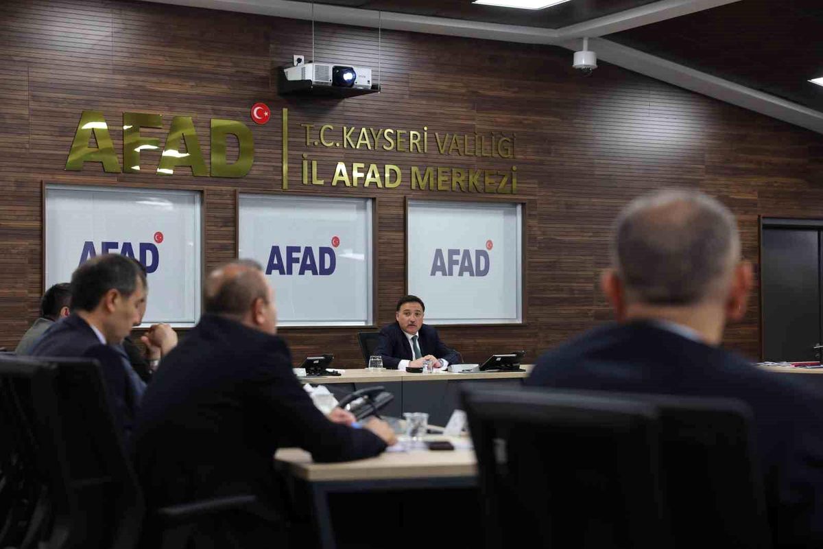 Vali Çiçek Başkanlığında Kurum Müdürleri Değerlendirme Toplantısı gerçekleştirildi