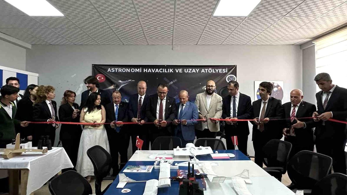 Yüksekova'da 'Astronomi, Havacılık ve Uzay Atölyesi' açıldı