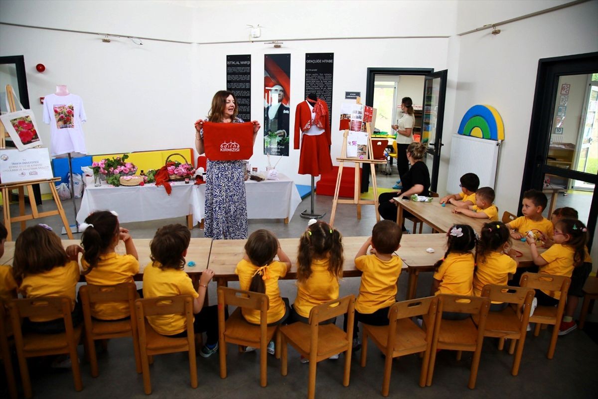 Anaokulu öğrencilerine Edirne kırmızısı ve Edirne gülü tanıtıldı