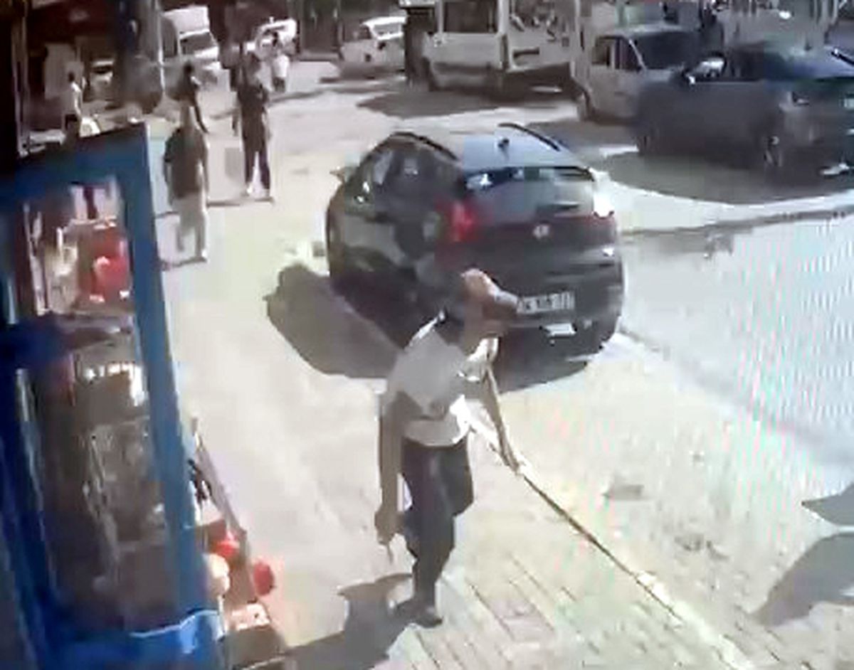 Avcılar'da çocuk kavgasına büyükler karıştı: 1 yaralı, 3 gözaltı