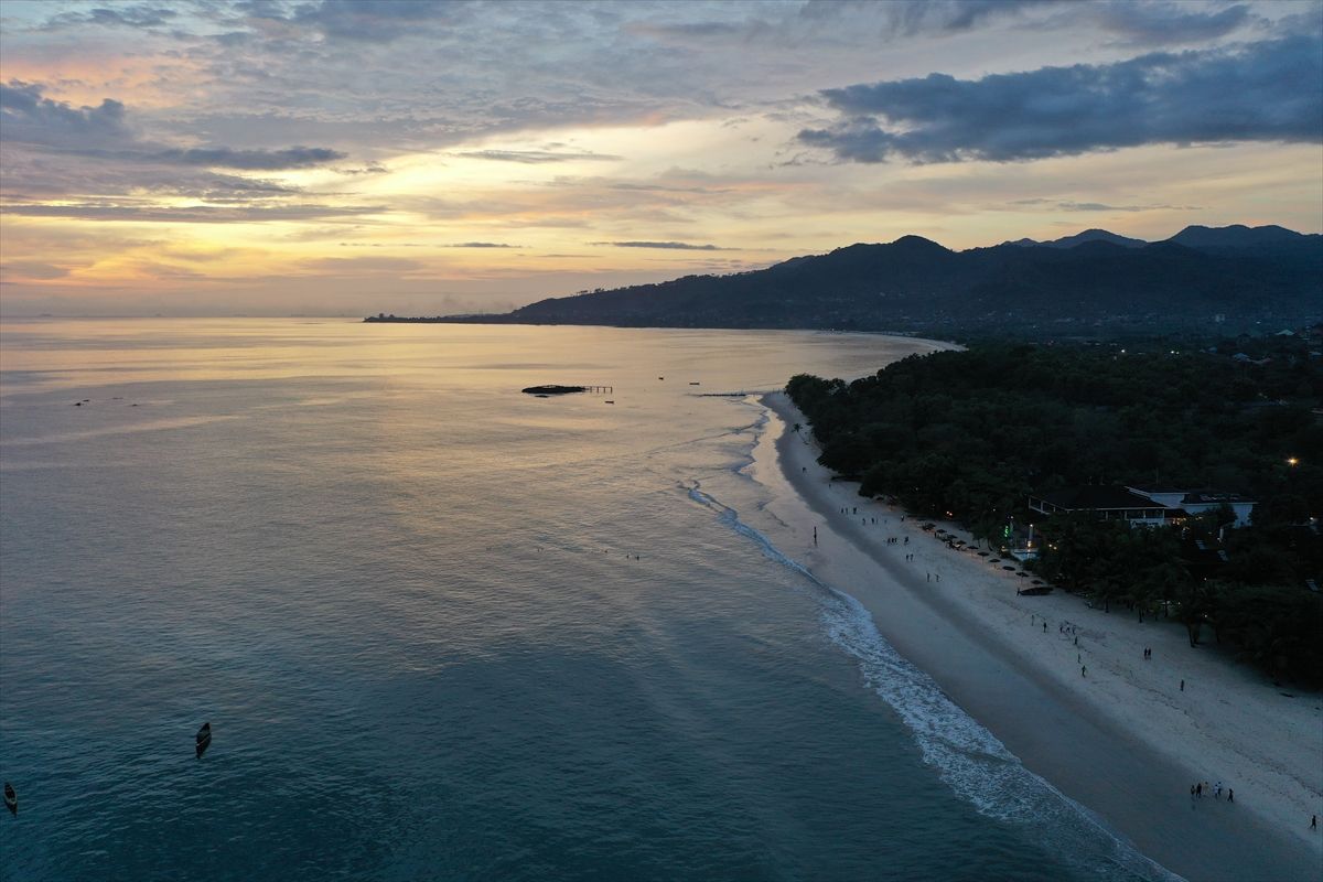 Batı Afrika ülkesi Sierra Leone'nin sahili ve doğası dronla görüntülendi