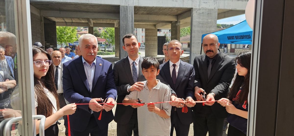 Bayat Halk Eğitimi Merkezi yıl sonu sergisi açıldı