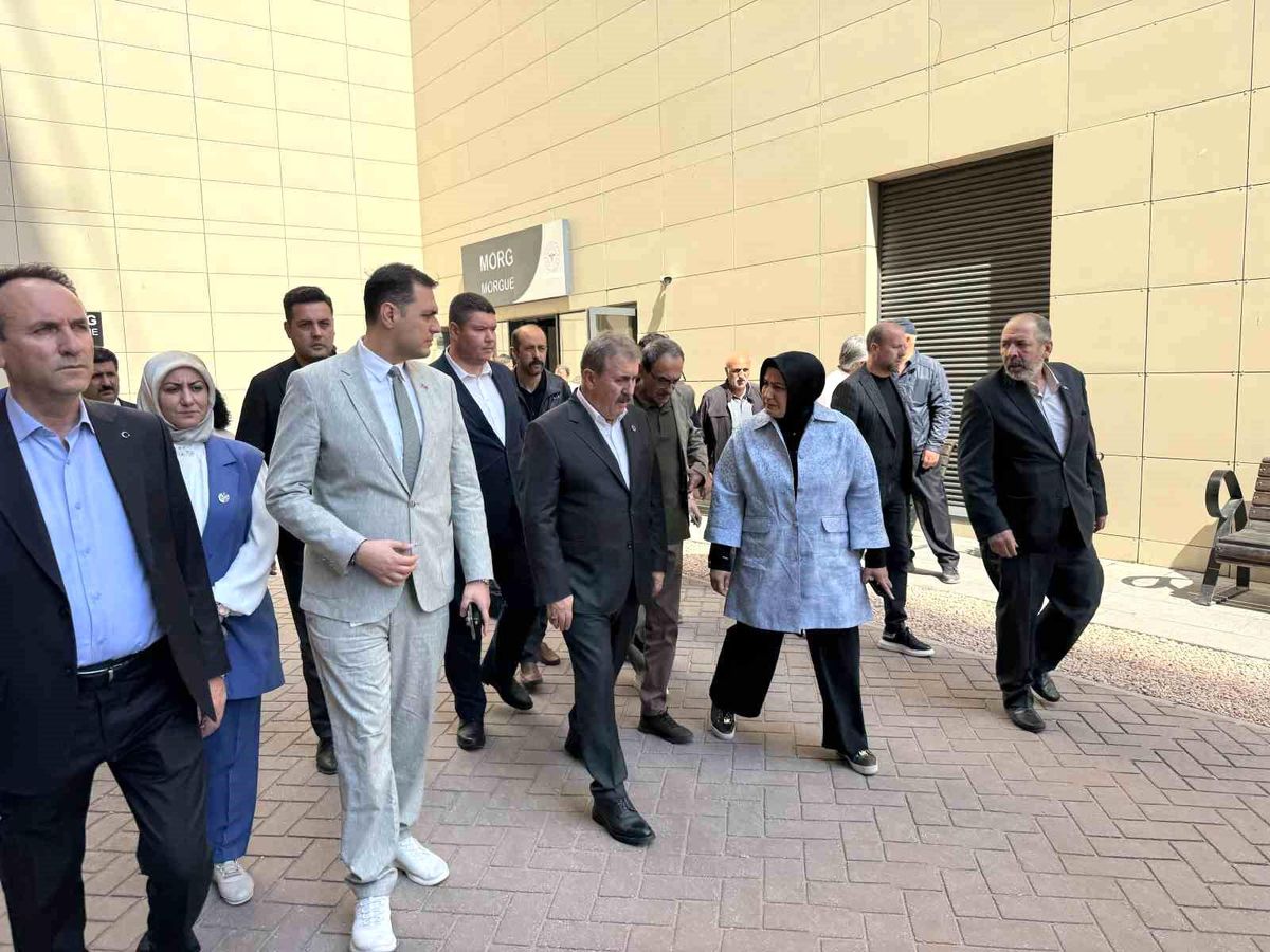 BBP Genel Başkanı Destici, hayatını kaybeden ağabeyi için Eskişehir Şehir Hastanesi morguna geldi