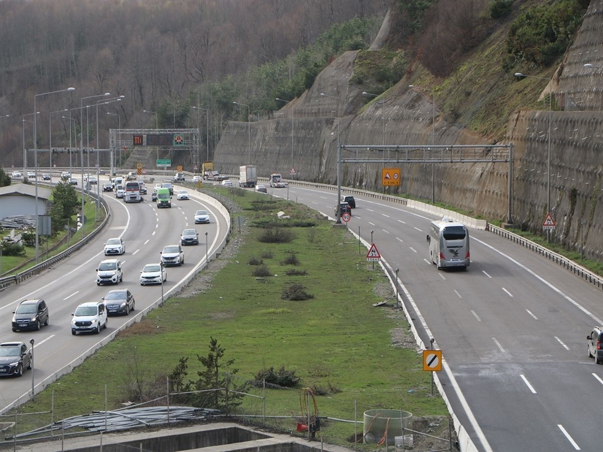 Bolu Dağı Tüneli'nden bayram tatilinde 1 milyon 51 bin 507 araç geçti