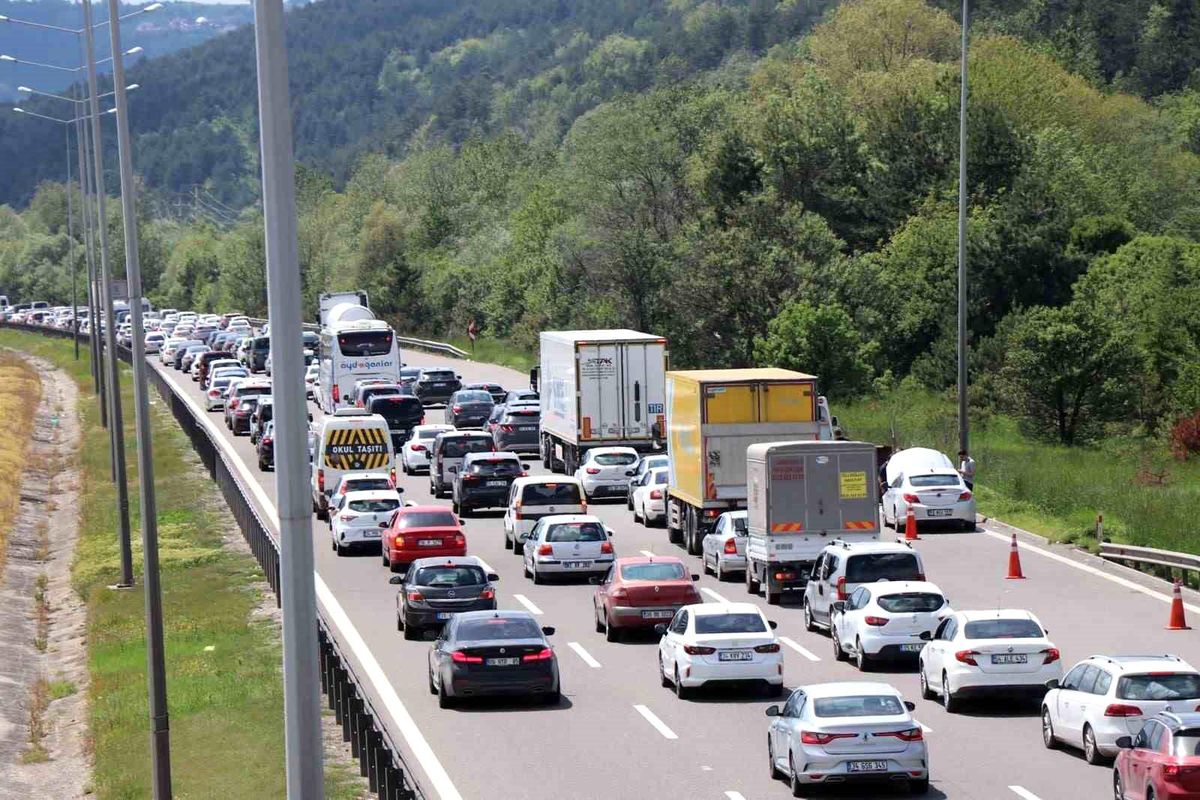 Bolu Dağı Tüneli'nden bayramda 1 milyon araç geçti