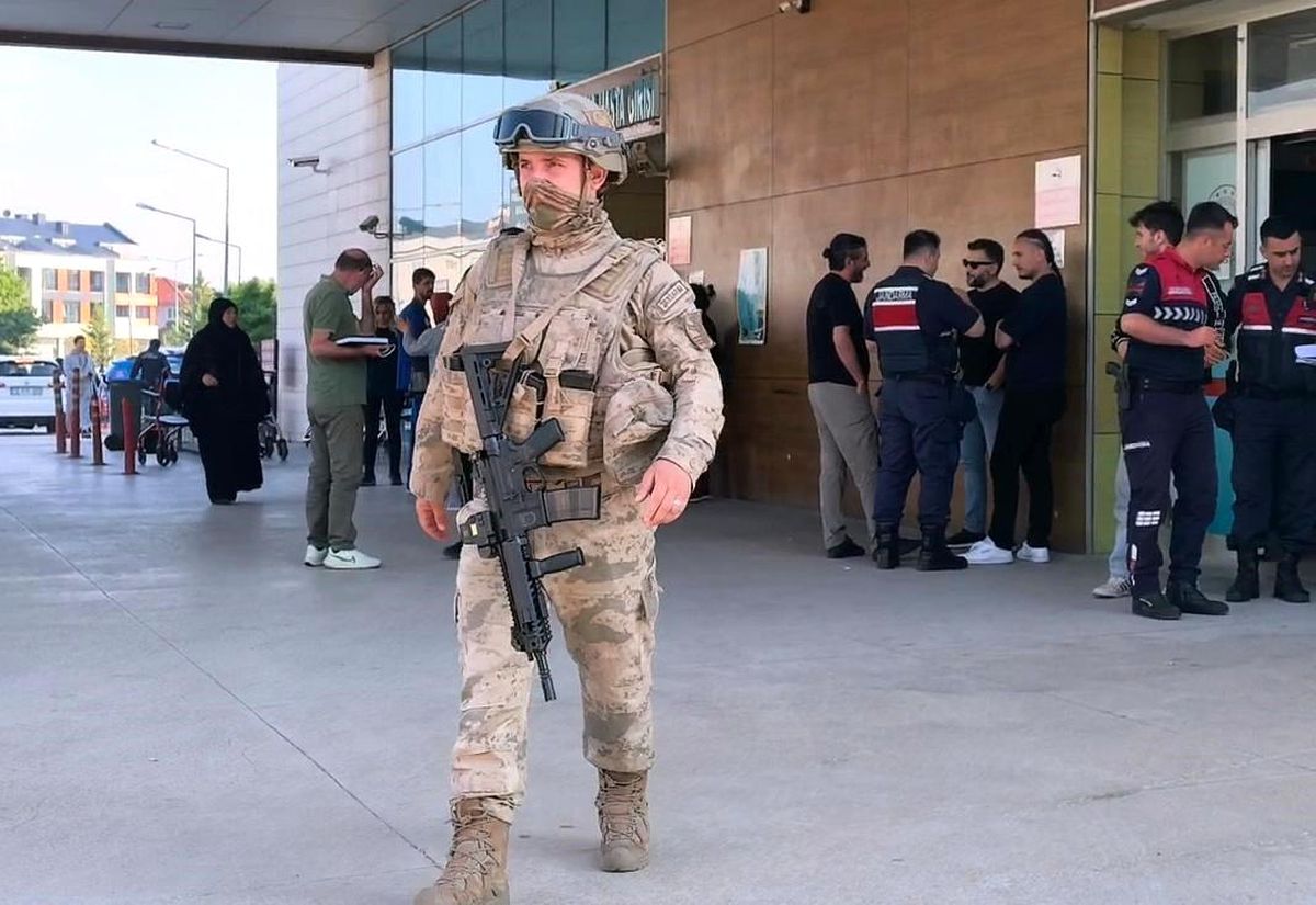 Bursa'da uyuşturucu tacirlerine yönelik 70 adrese eş zamanlı baskın