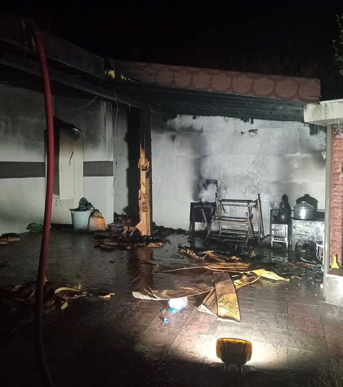 Cami lojmanında çıkan yangında imam yaralandı