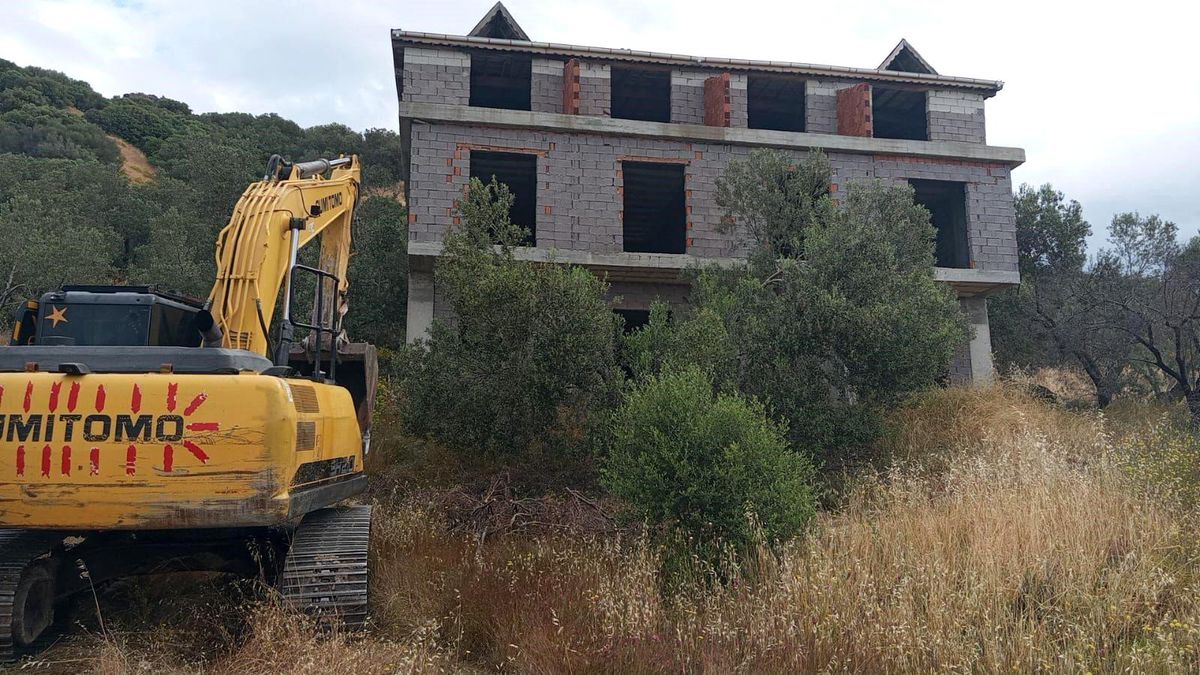 Çanakkale'de 11 kaçak yapı yıkıldı