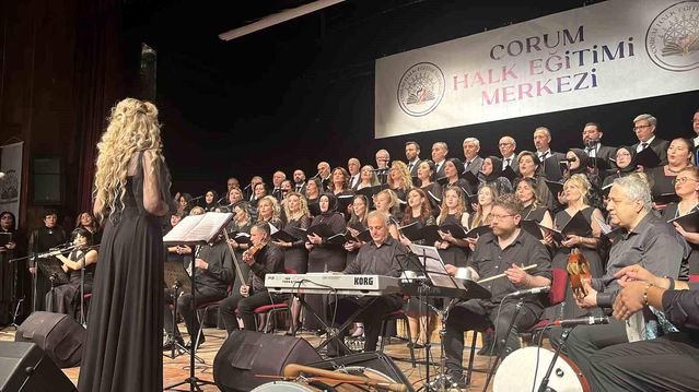 Çorum'da Türk sanat müziği ve Türk halk müziği konseri sanatseverleri mest etti