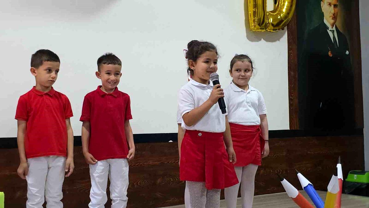 Düzce'de minik öğrencilerin 'Okuma Bayramı' coşkusu