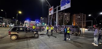 Elazığ'da otomobil ile SUV tipi aracın çarpıştığı kazada 11 kişi yaralandı