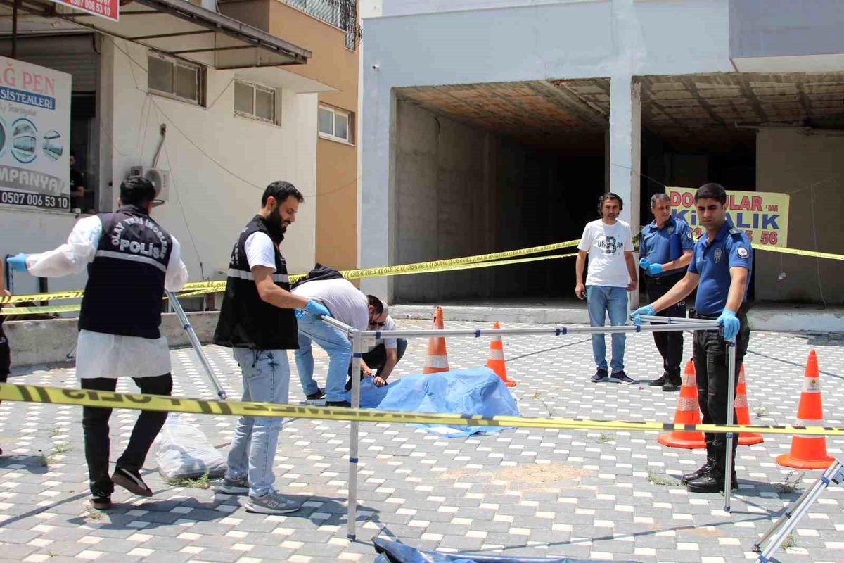 Emekli polis, bıçakla saldıran oğlunu öldürdü