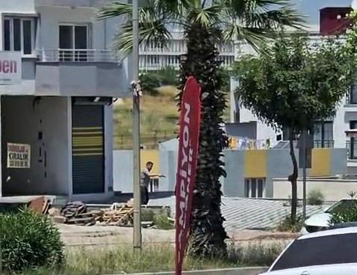 Adana'da yaşanan olayın ardından olay yeri inceleme ekipleri çalışma başlattı.