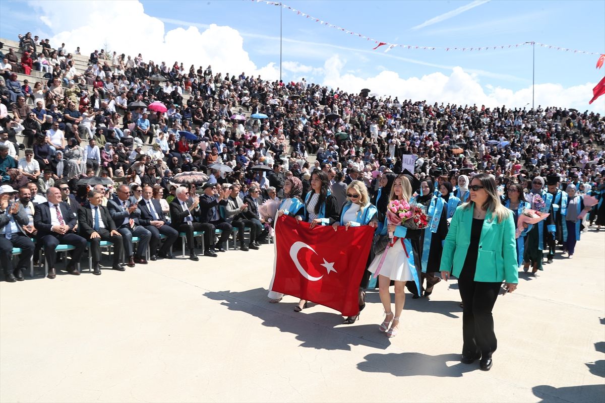 Erzincan Binali Yıldırım Üniversitesi'nde mezuniyet töreni düzenlendi