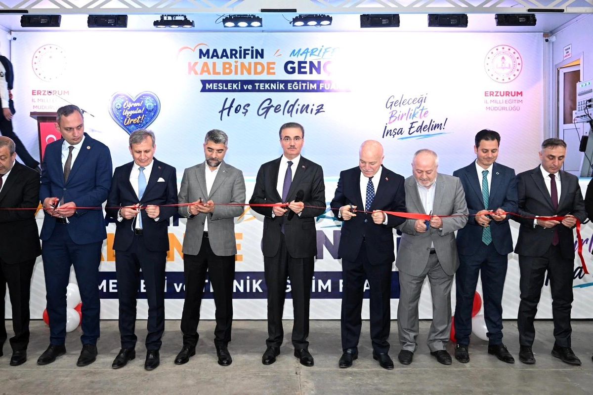 Erzurum'da 'Maarifin Kalbinde Marifetli Gençlik' Mesleki ve Teknik Eğitim Fuarı Açıldı