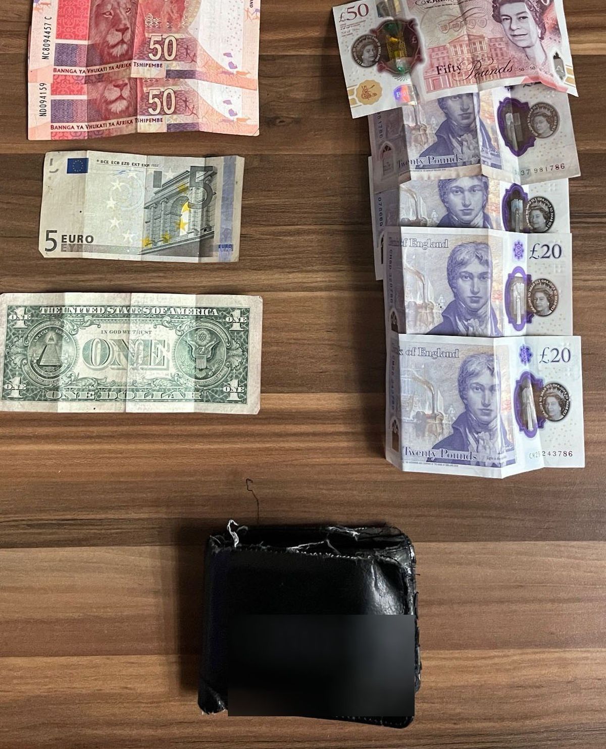 Fatih'te turistin cüzdanını çalan yankesici suçüstü yakalandı