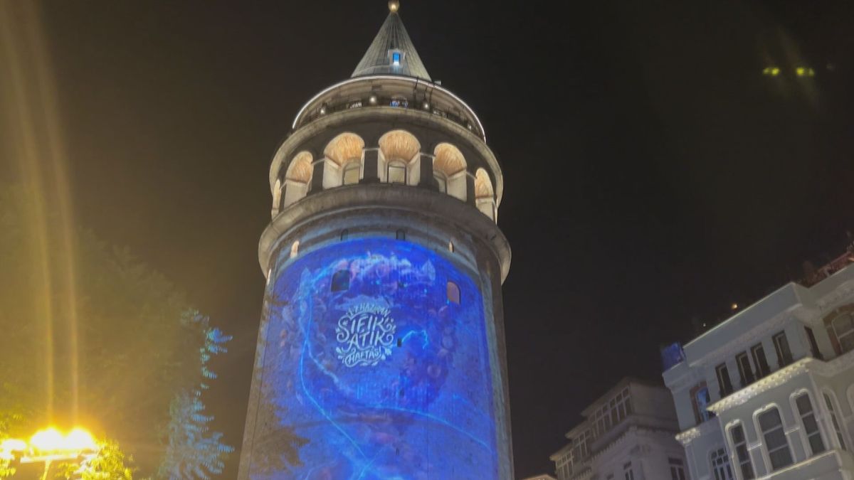 Galata Kulesi'nde Sıfır Atık Haftası nedeniyle ışık gösterisi gerçekleştirildi