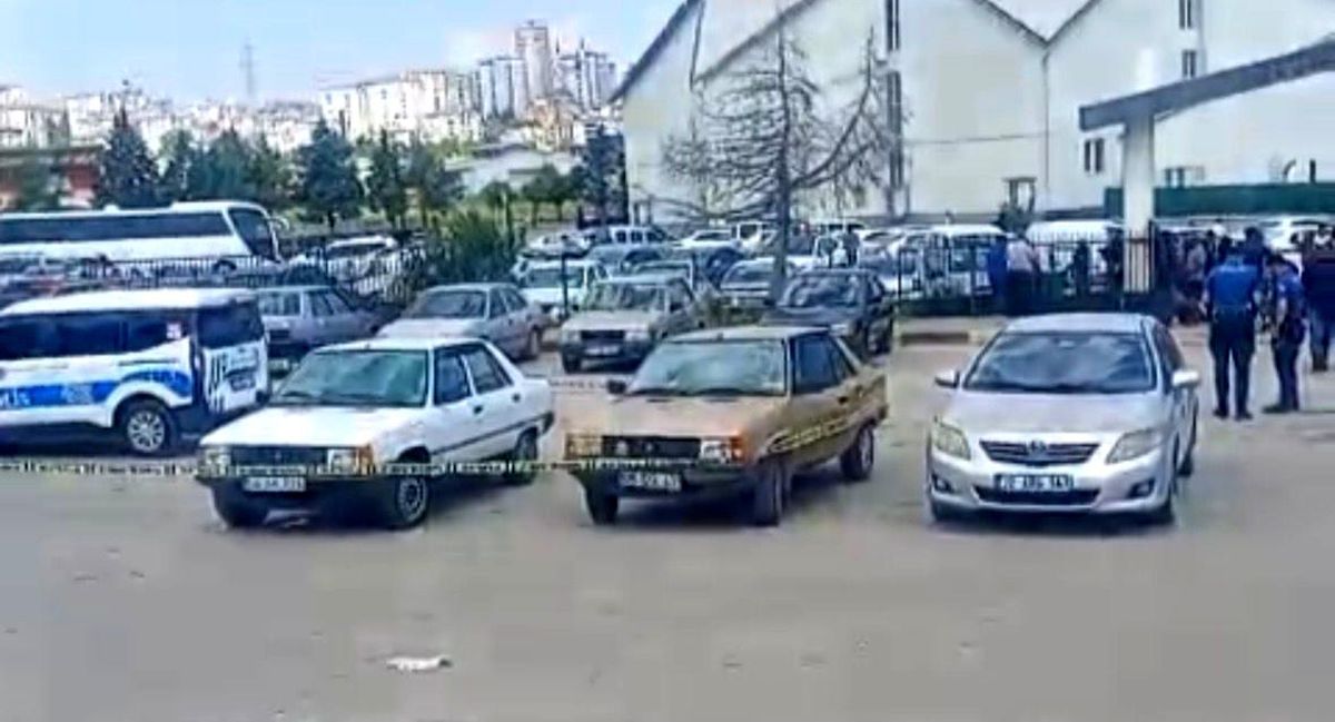 Gaziantep'te mezarlıkta silahlı çatışma: 2 kişinin yaralandığı panik anları kamerada