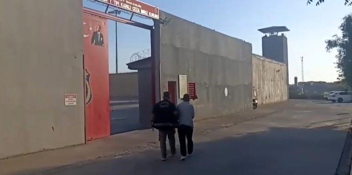 Hatay'da hapis cezasıyla aranan 2 şahıs yakalandı