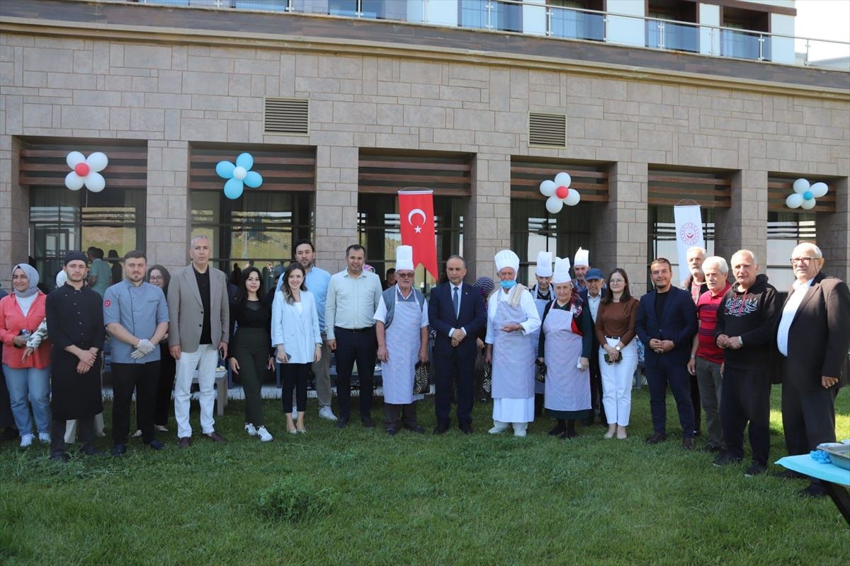 Huzurevi sakinleri yemek yarışmasında hünerlerini sergiledi
