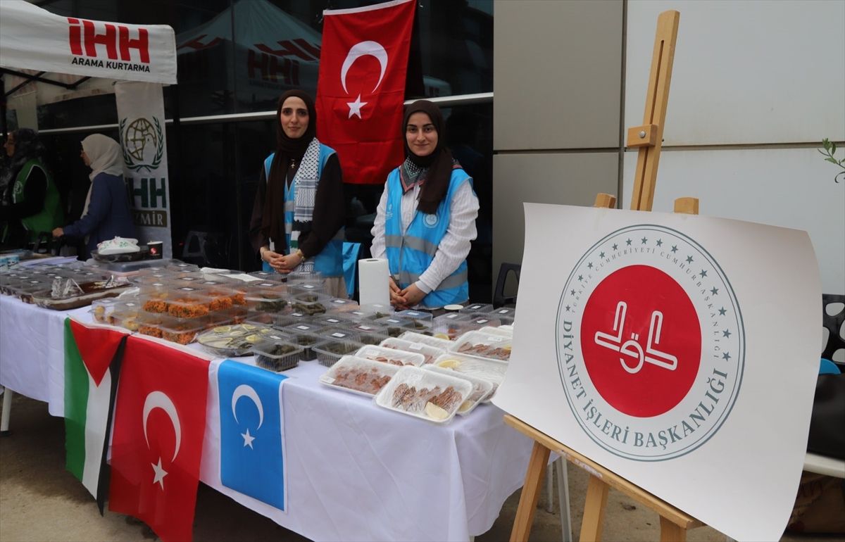 İzmir Bakırçay Üniversitesinde Filistin ve Doğu Türkistan yararına kermes
