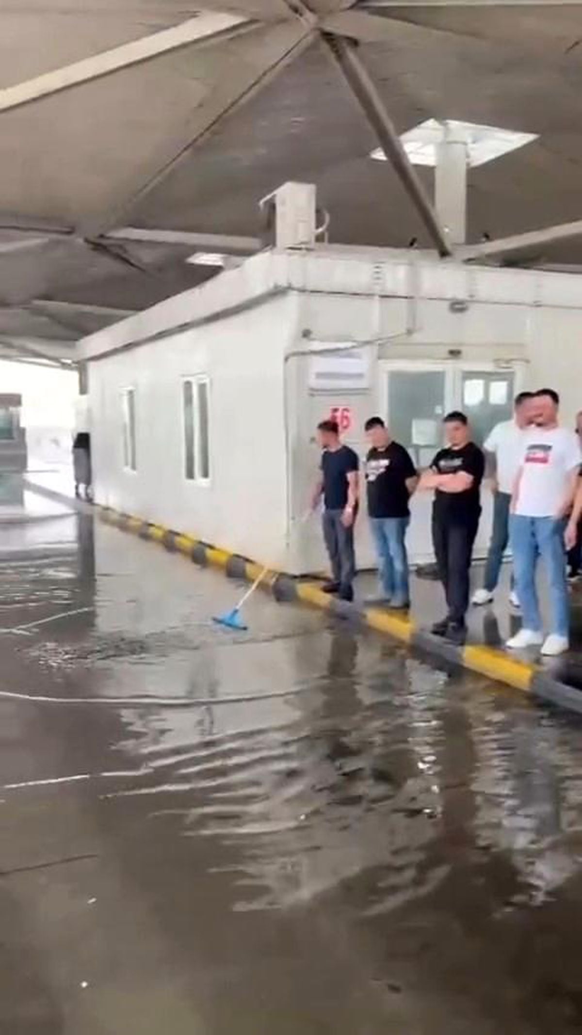 Kapıkule'de yollar göle döndü, tarlalar zarar gördü