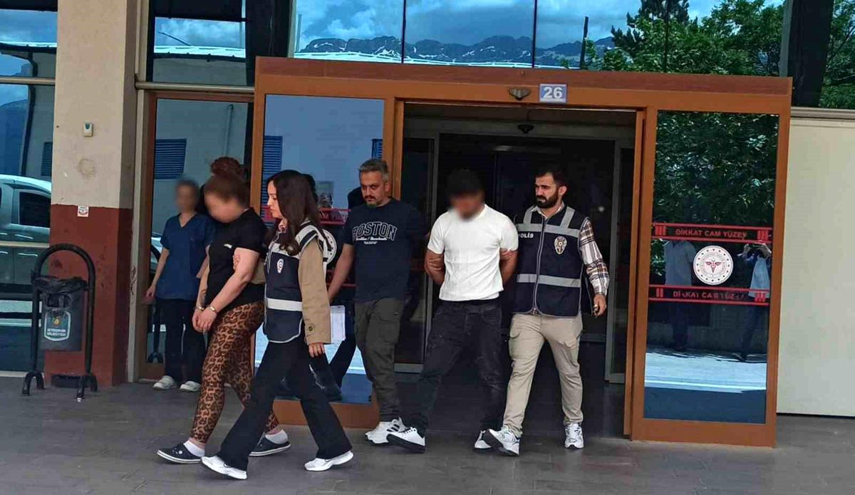 Konya'da sahte altın satan şüpheliler yakalandı