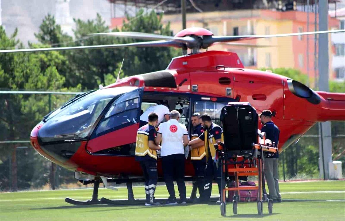 Malatya'da ambulans helikopter 75 yaşındaki hasta için havalandı