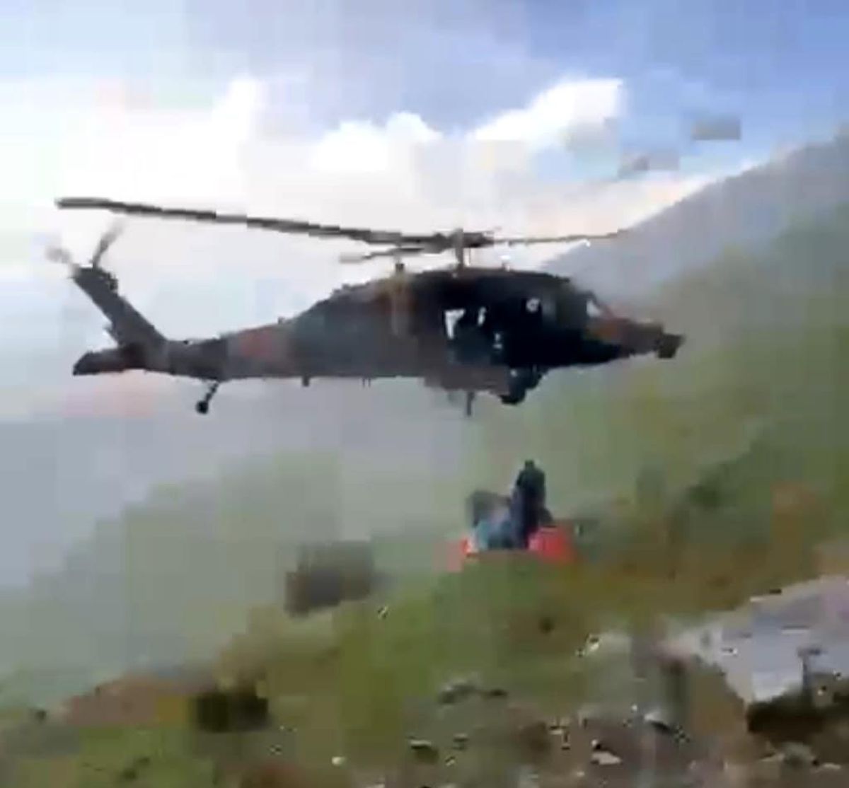 Malatya'da dağlık alanda kalp krizi geçiren vatandaş askeri helikopterle kurtarıldı