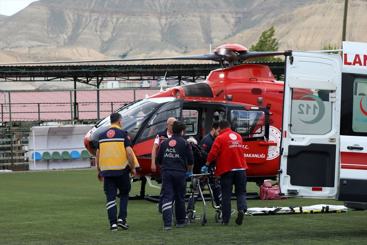 Malatya'da kalp krizi geçiren hasta ambulans helikopterle hastaneye ulaştırıldı