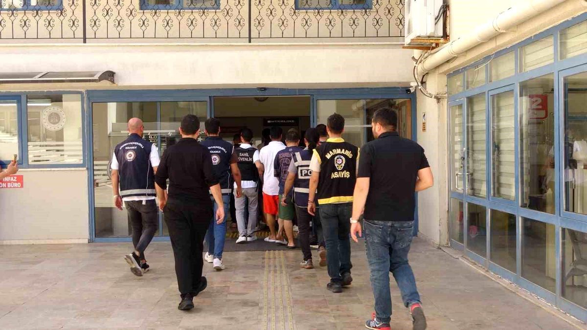 Marmaris'te göçmen kaçakçılığı operasyonu: 7 şüpheli adliyeye sevk edildi