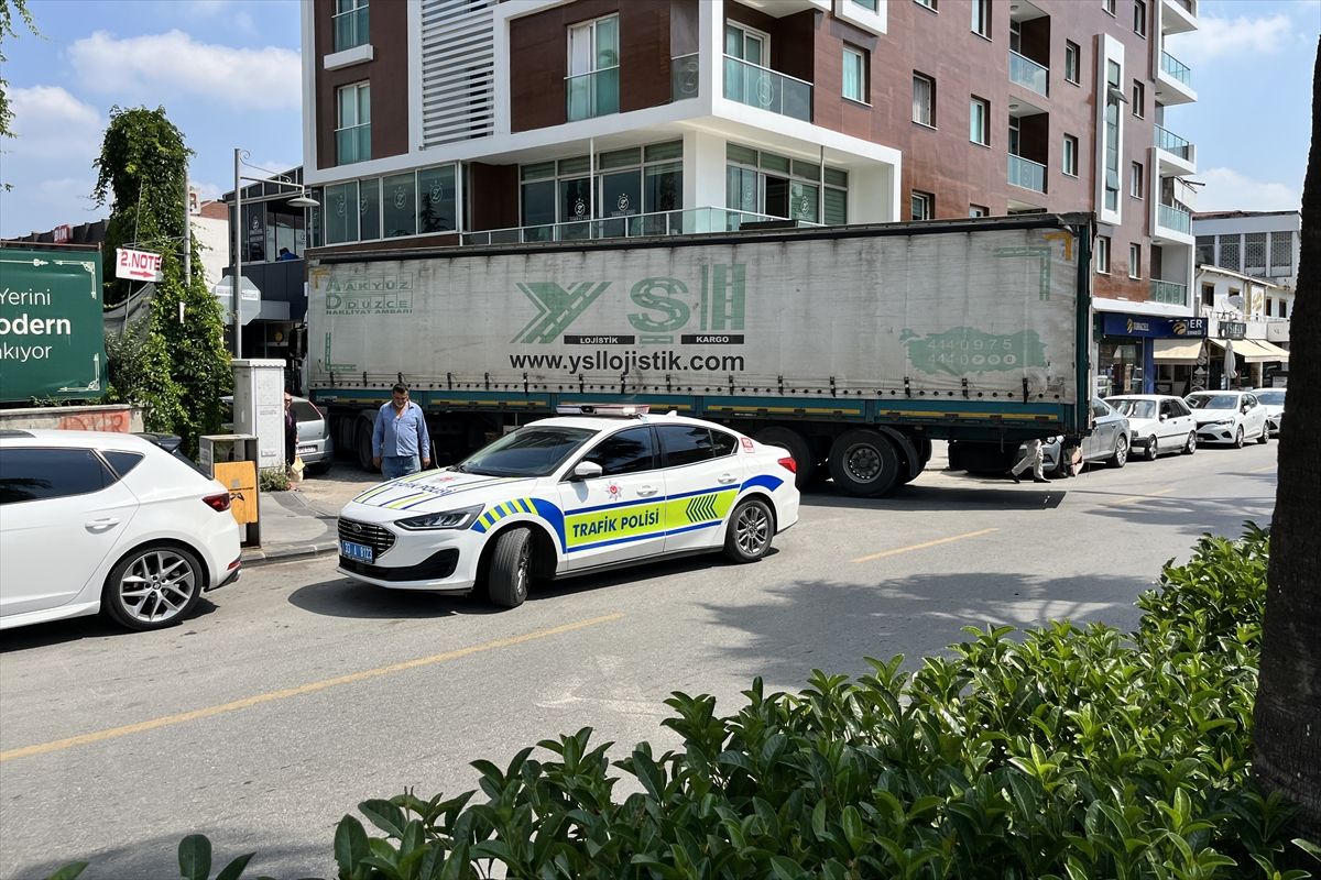 Mersin'de ehliyetsiz tır sürücüsüne 359 bin lira ceza