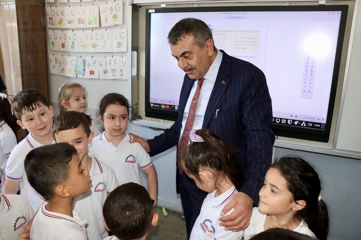 Milli Eğitim Bakanı Tekin, Giresun'da ziyaretlerde bulundu