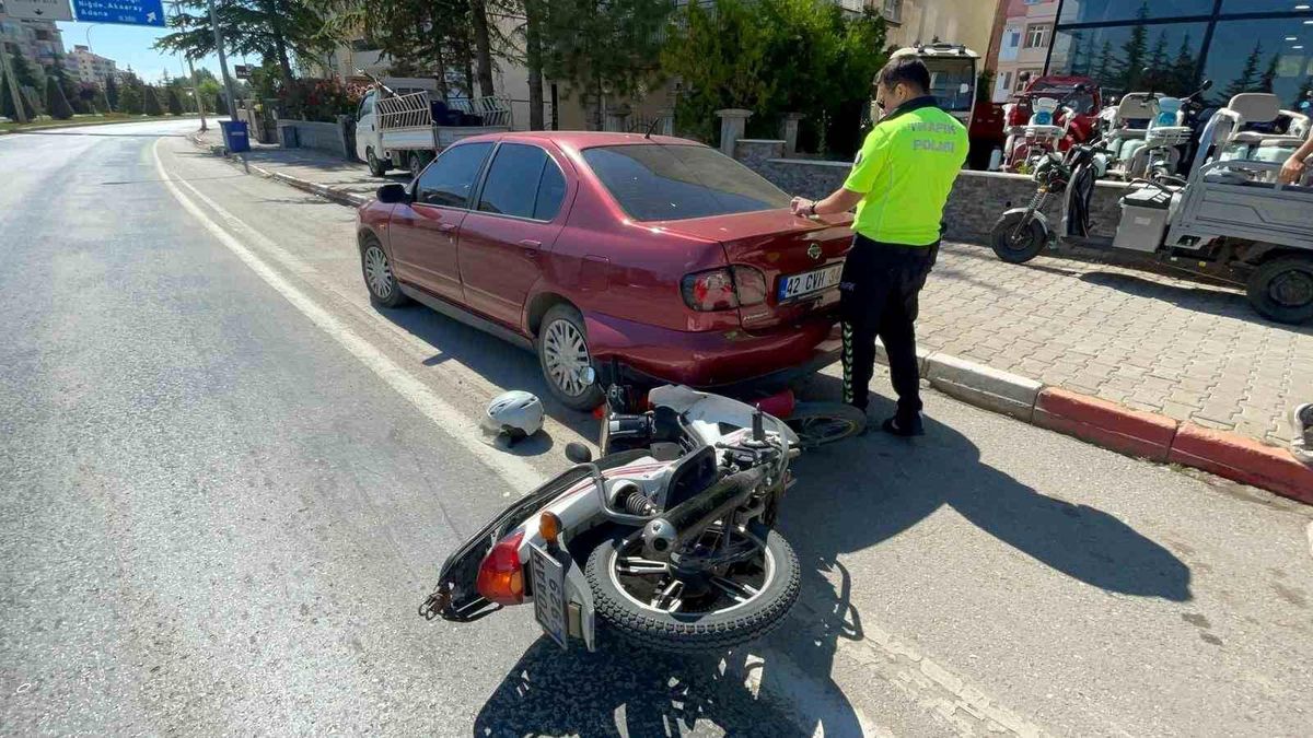 Motosiklet sürücüsünün ölümden döndüğü kaza anı kameraya yansıdı