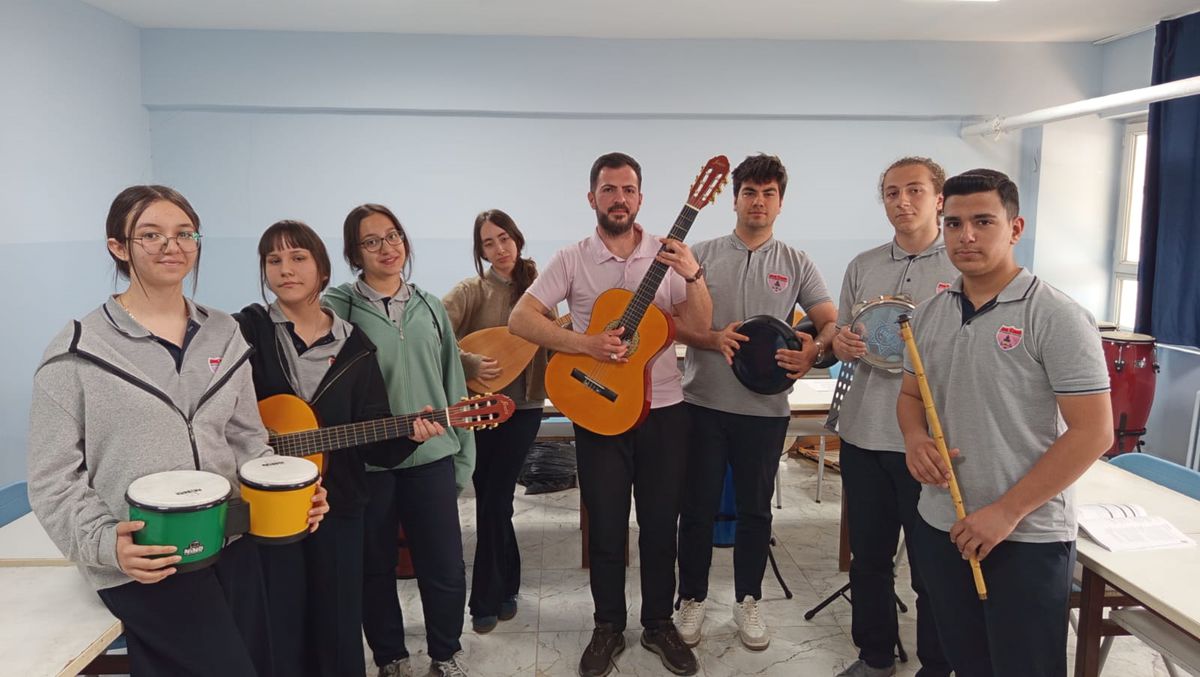 Reyhanlı'da öğrenciler farklı kültürleri müzikle buluşturdu