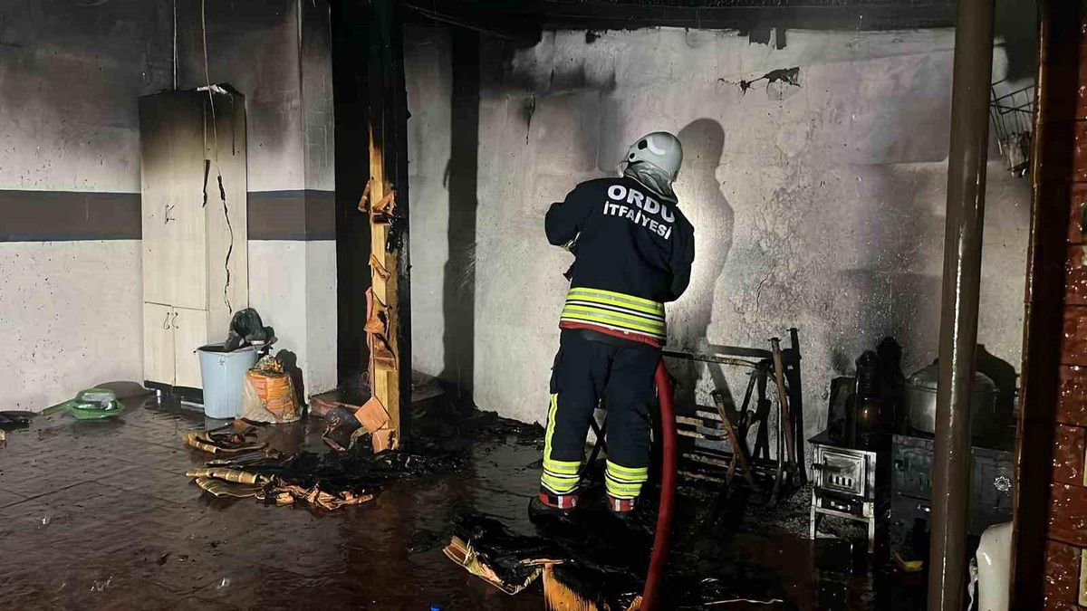 Ordu'da cami lojmanında yangın: İmam yaralandı, 3 kişi dumandan etkilendi