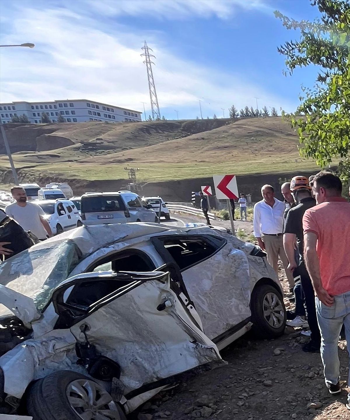 Siirt'te tır ile otomobilin çarpıştığı kazada 5 kişi yaralandı