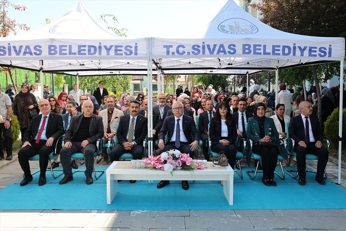 Sivas'ta 'Hayat Boyu Öğrenme Haftası' kapsamında sergi açıldı