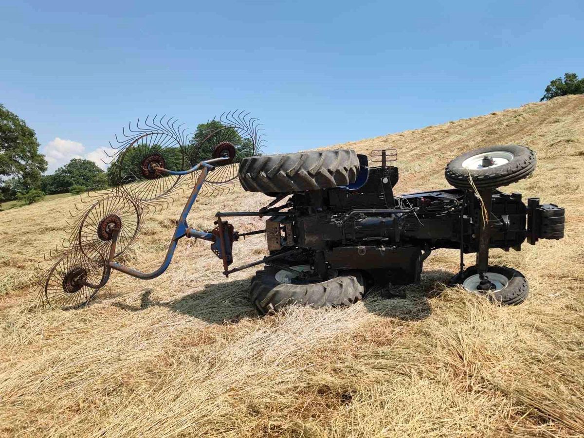 Tarlada feci kaza: Traktörün devrildiği sürücüden acı haber