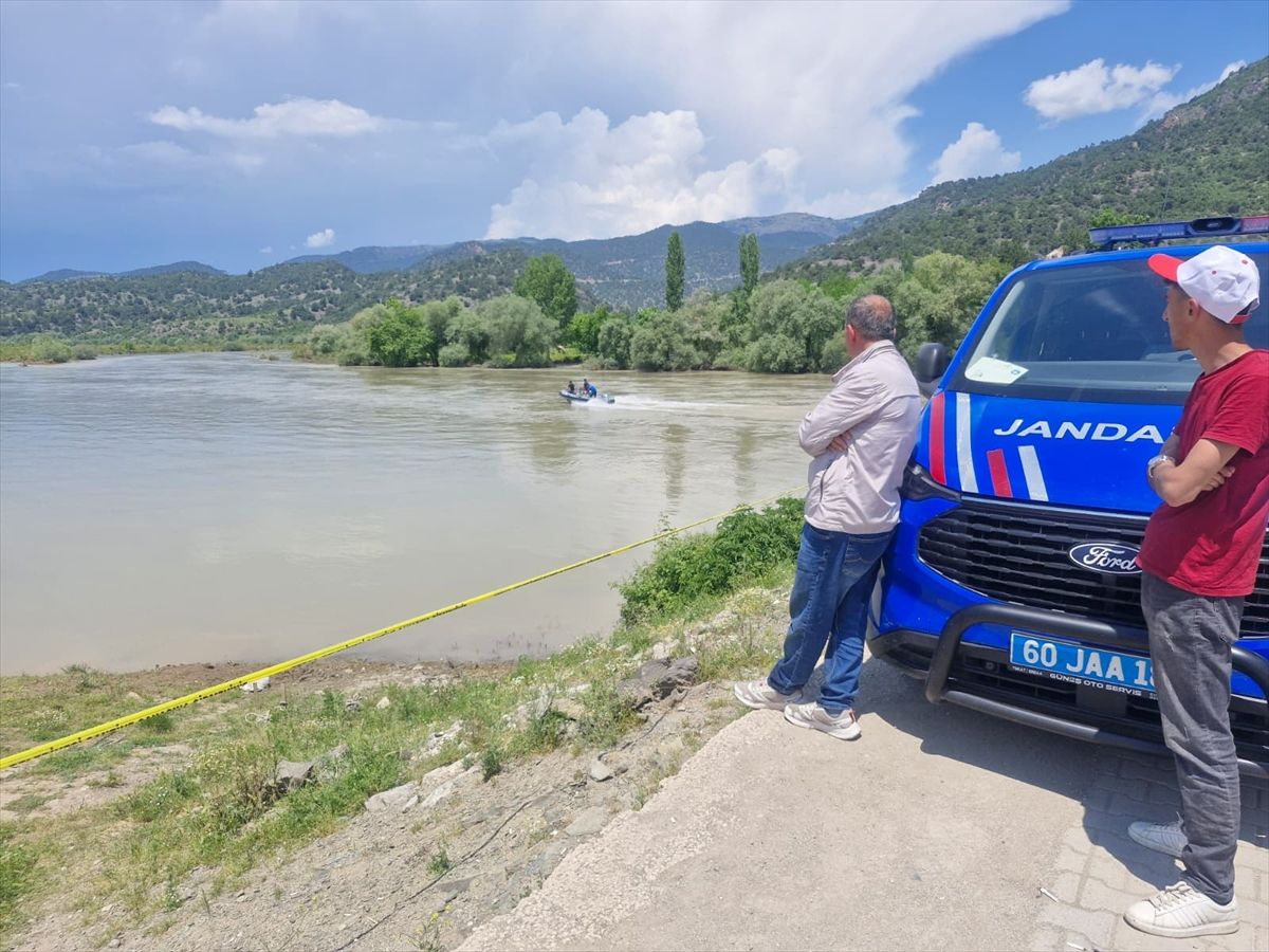Tokat'ta Kelkit Çayı'na düşen gençlerden birinin cesedi bulundu