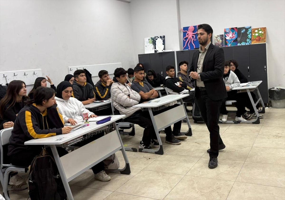 Torbalı'da öğrencilere hukuk ve akran zorbalığı eğitimi verildi
