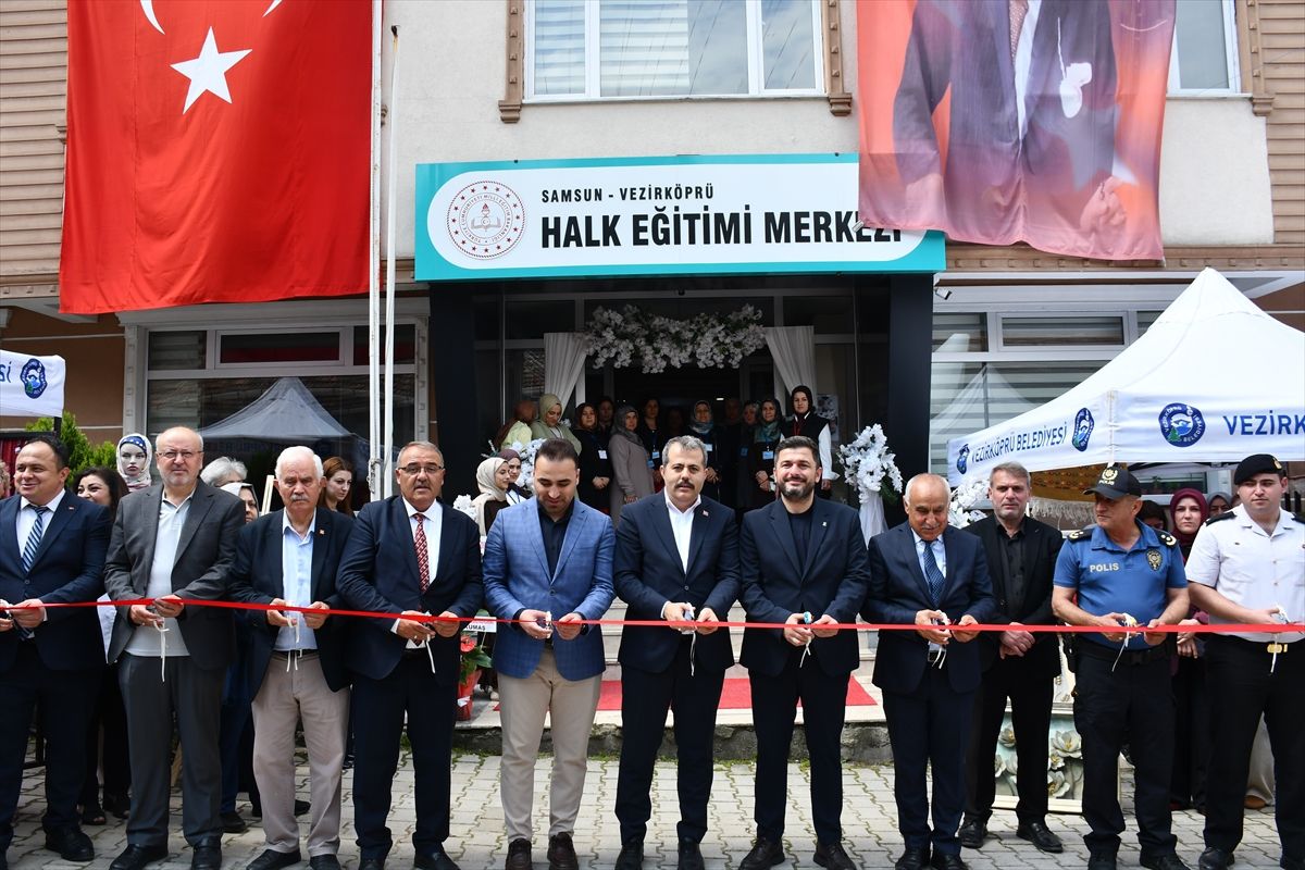 Vezirköprü Halk Eğitimi Merkezi yıl sonu sergisi açıldı