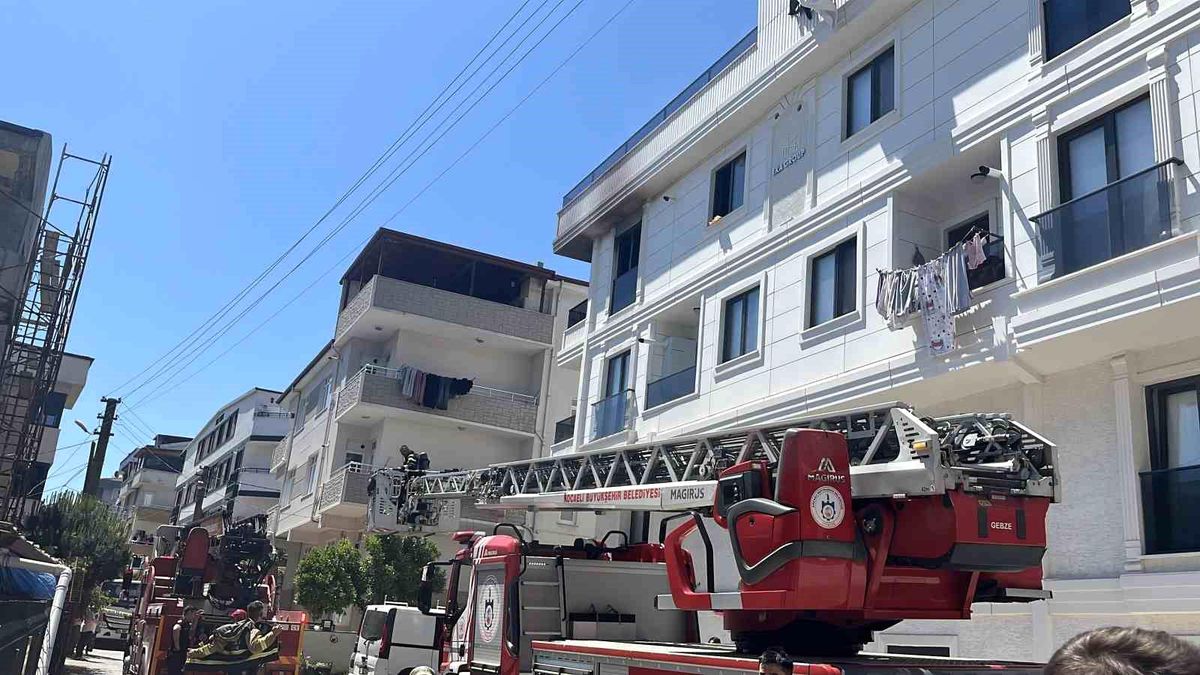 Yangında mahsur kalan hamile anne ve 2 çocuğu kurtarıldı