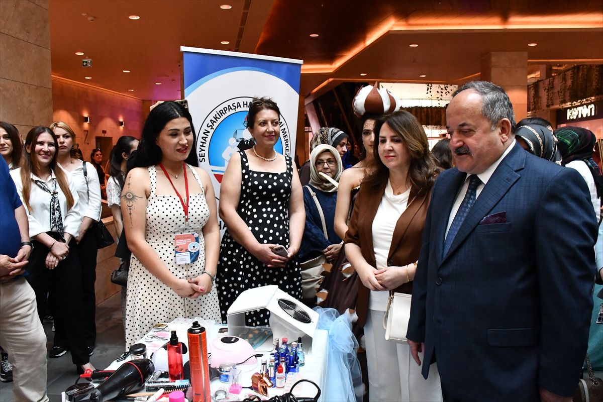 Adana'da 'Hayat Boyu Öğrenme Şenliği' düzenledi