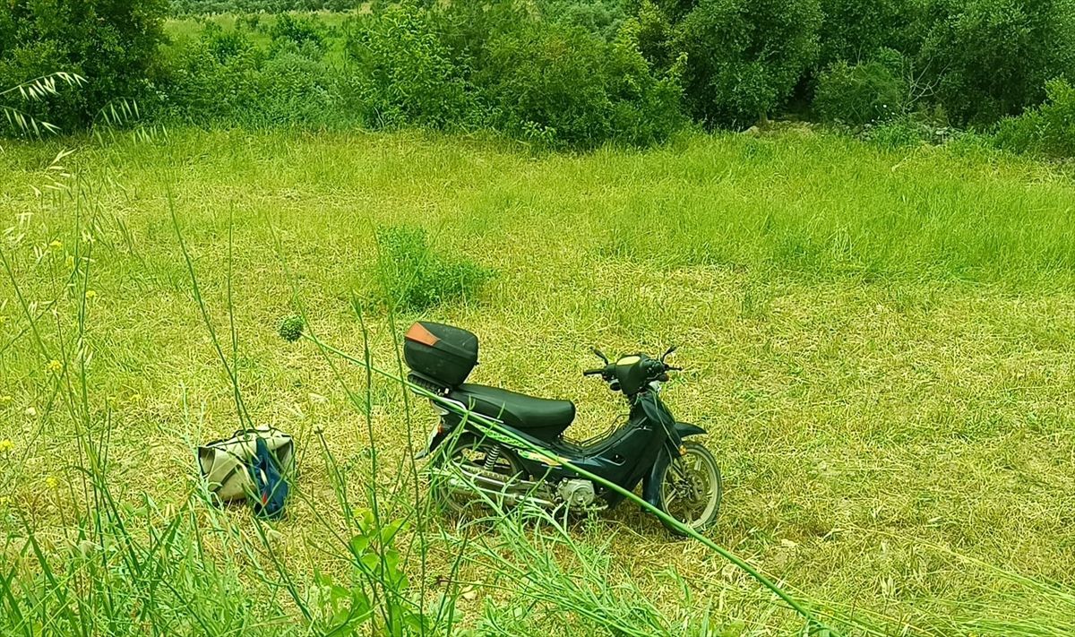 Adana'da şarampole devrilen motosikletteki 2 kişi yaralandı