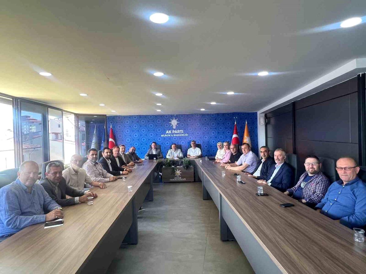 AK Parti'de yol haritası masaya yatırıldı