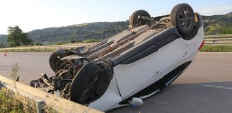Amasya'da devrilen otomobilin sürücüsü yaralandı