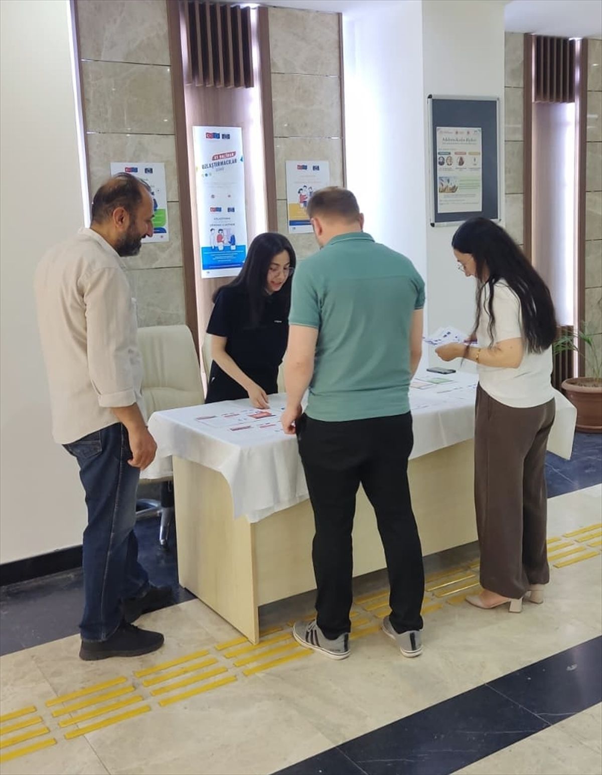 Ankara Adliyesi'nde Uzlaştırma Haftası kapsamında vatandaşlar bilgilendirildi